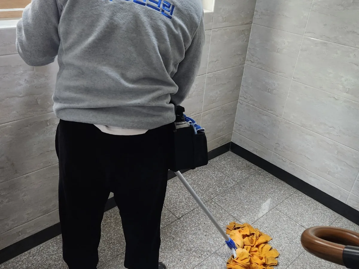 동두천시 걸산동 건물 복도·대기 동선 야간 위생청소 사례 - 행진크린