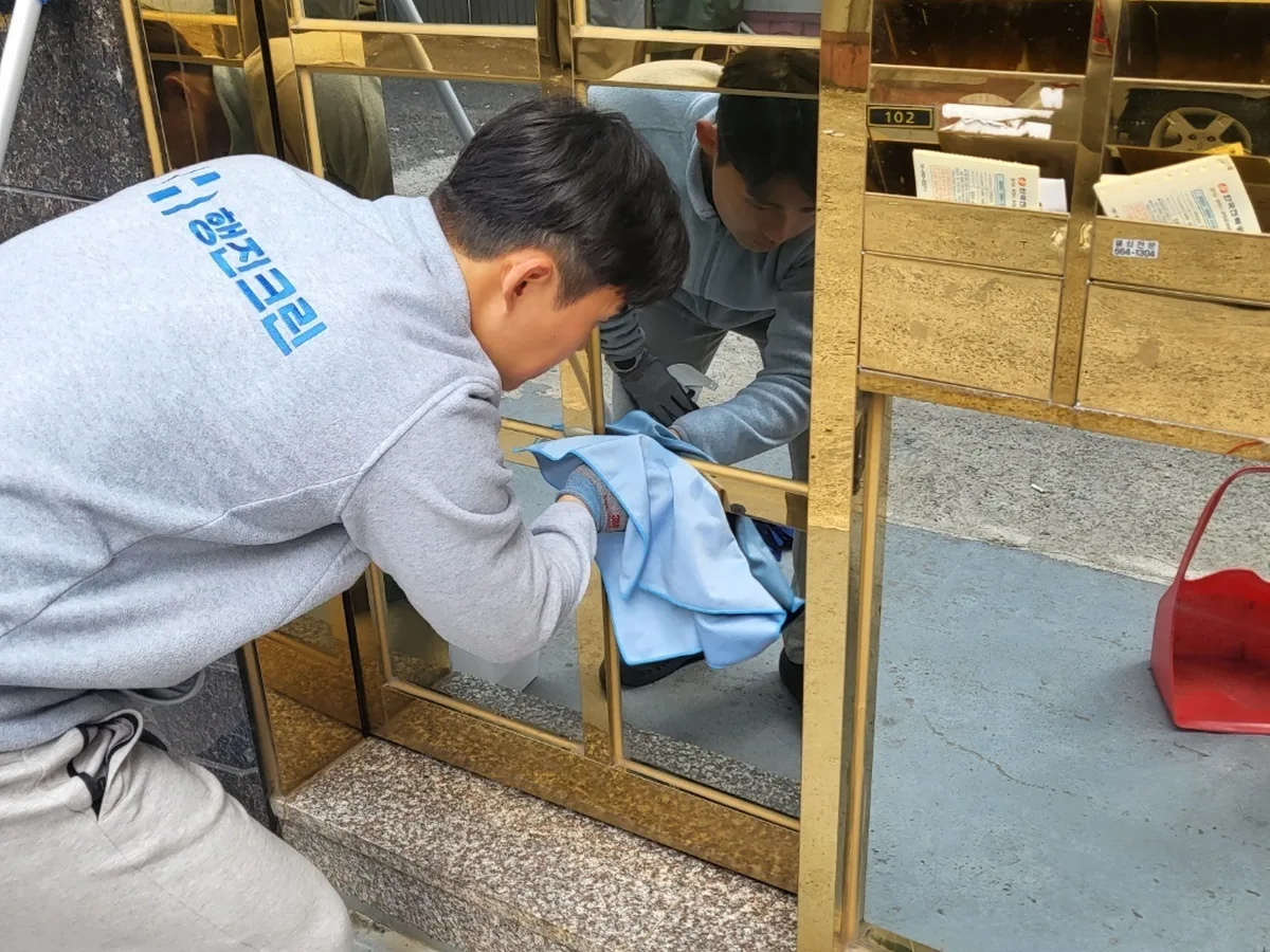 동두천시 광암동 상가 난간·손잡이 계단실 위생청소 사례 - 행진크린