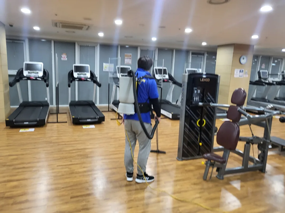 고양시 덕양구 도내동 헬스장 샤워실 장비 주변 정밀 위생청소 사례 - 행진크린