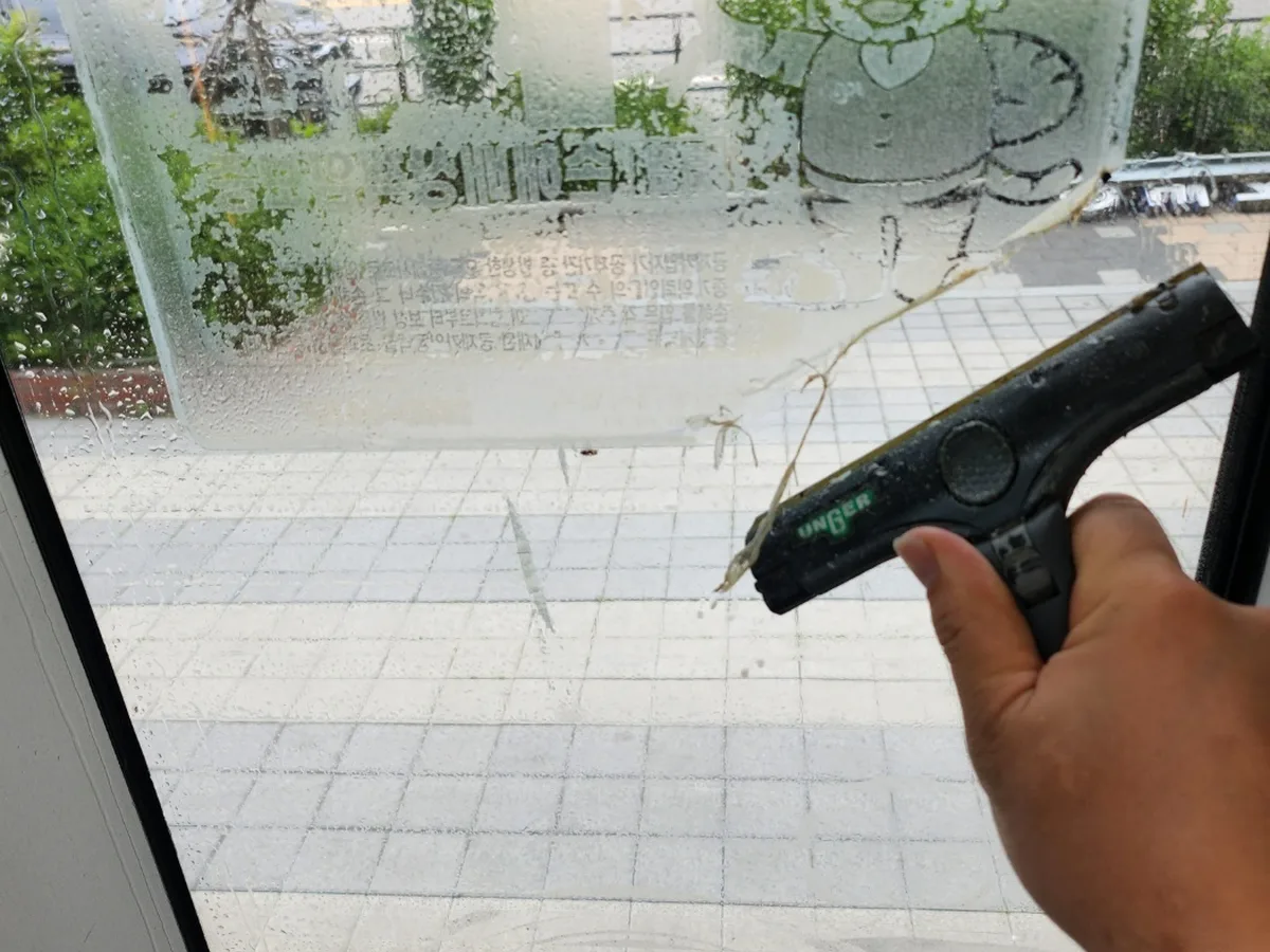 파주시 동패동 사무실 고층 외창 장비 주변 정밀 위생청소 사례 - 행진크린